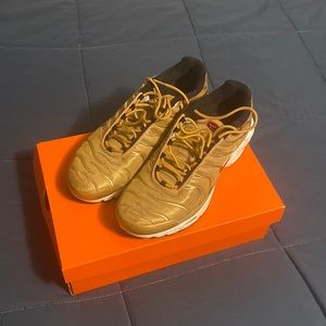 Nike air max size 12 gold and white bottom and red Nike check